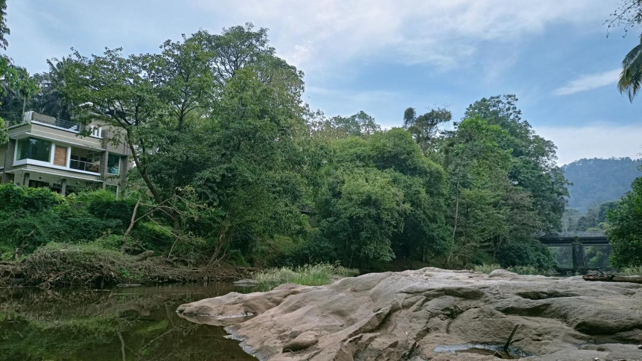 Athirapilly On The Rocks Hotell Athirappilly Eksteriør bilde