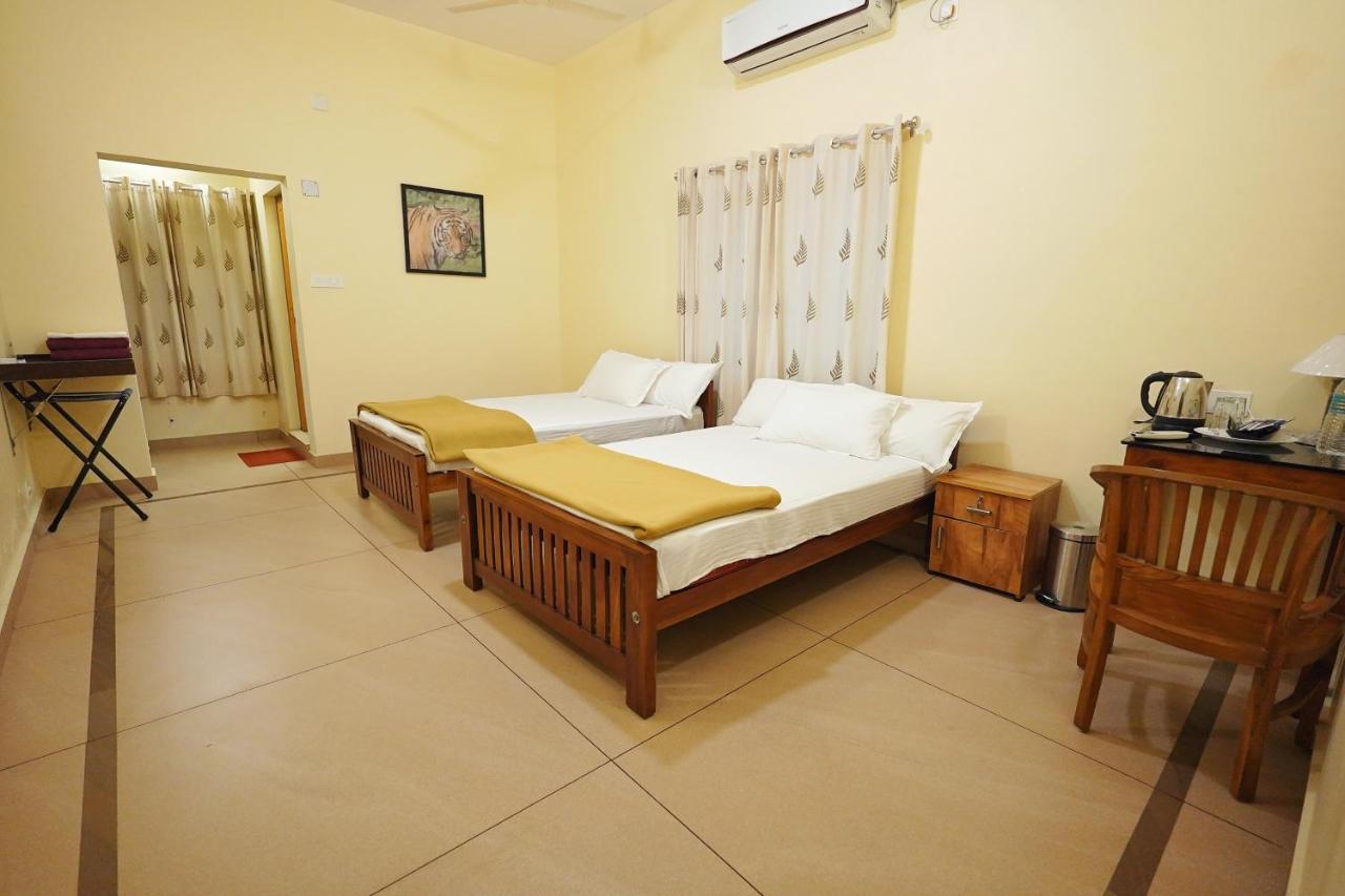 Athirapilly On The Rocks Hotell Athirappilly Eksteriør bilde