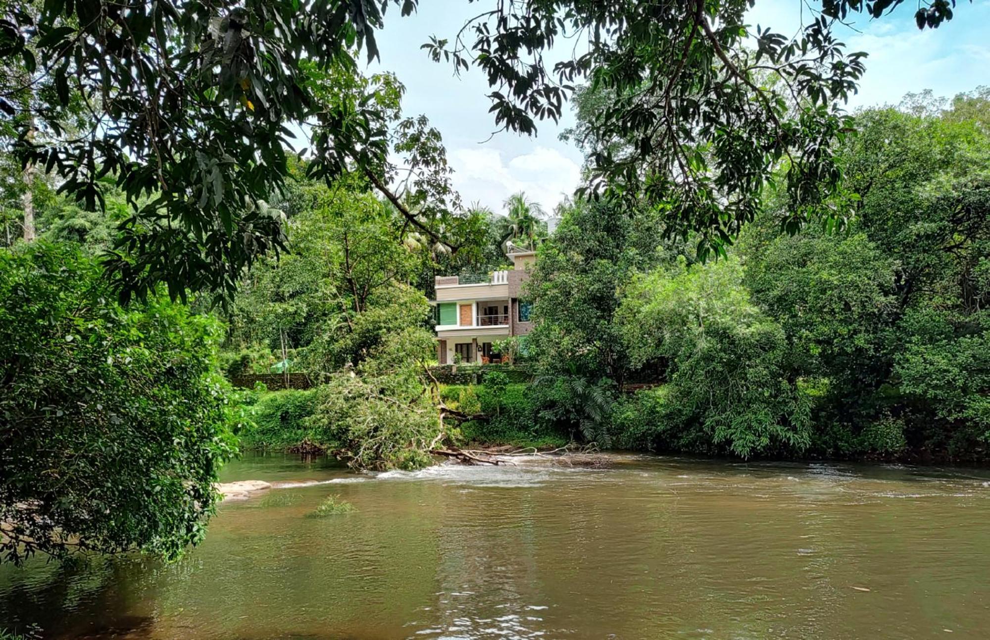 Athirapilly On The Rocks Hotell Athirappilly Eksteriør bilde